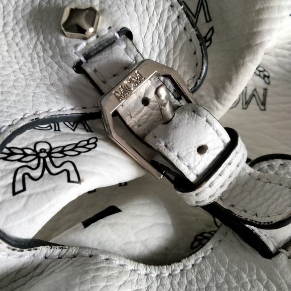 💯 Authentic MCM White Shoulder Bag with Monogram Pattern - Picture 5 of 10
